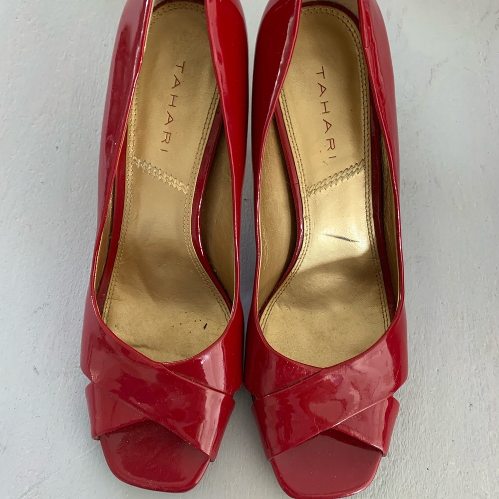 Tahari heels - great condition. Size 9 red